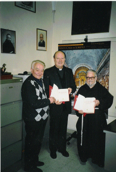 Pastro Magnani kun mons.Ravasi kaj patro Santarelli