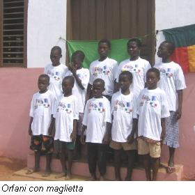 Orfani con la maglietta