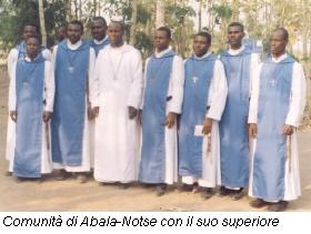 Comunità di Abala-Notse con il suo superiore Emmanuel Amozou